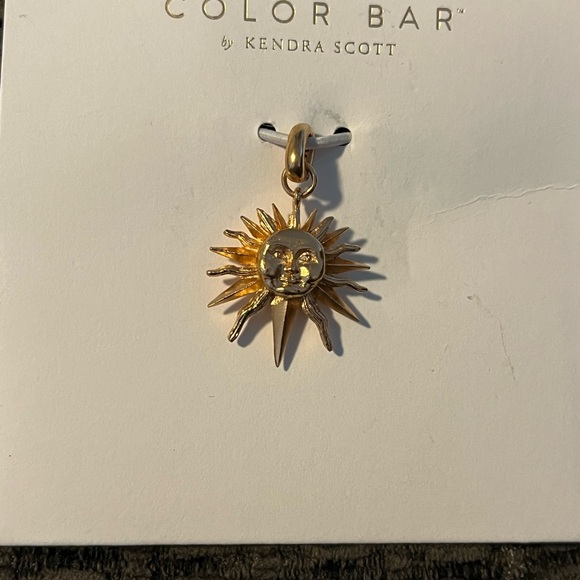 Kendra Scott  Sun Pendant - Picture 2 of 4